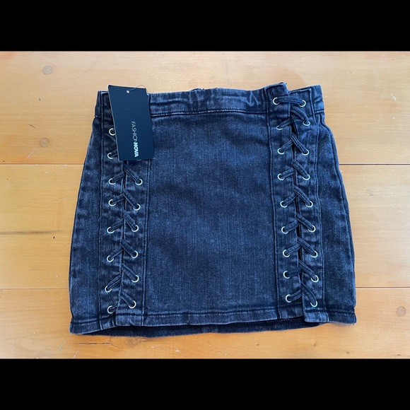 Bought from Fashion Nova but it was 2 small. - Picture 1 of 2